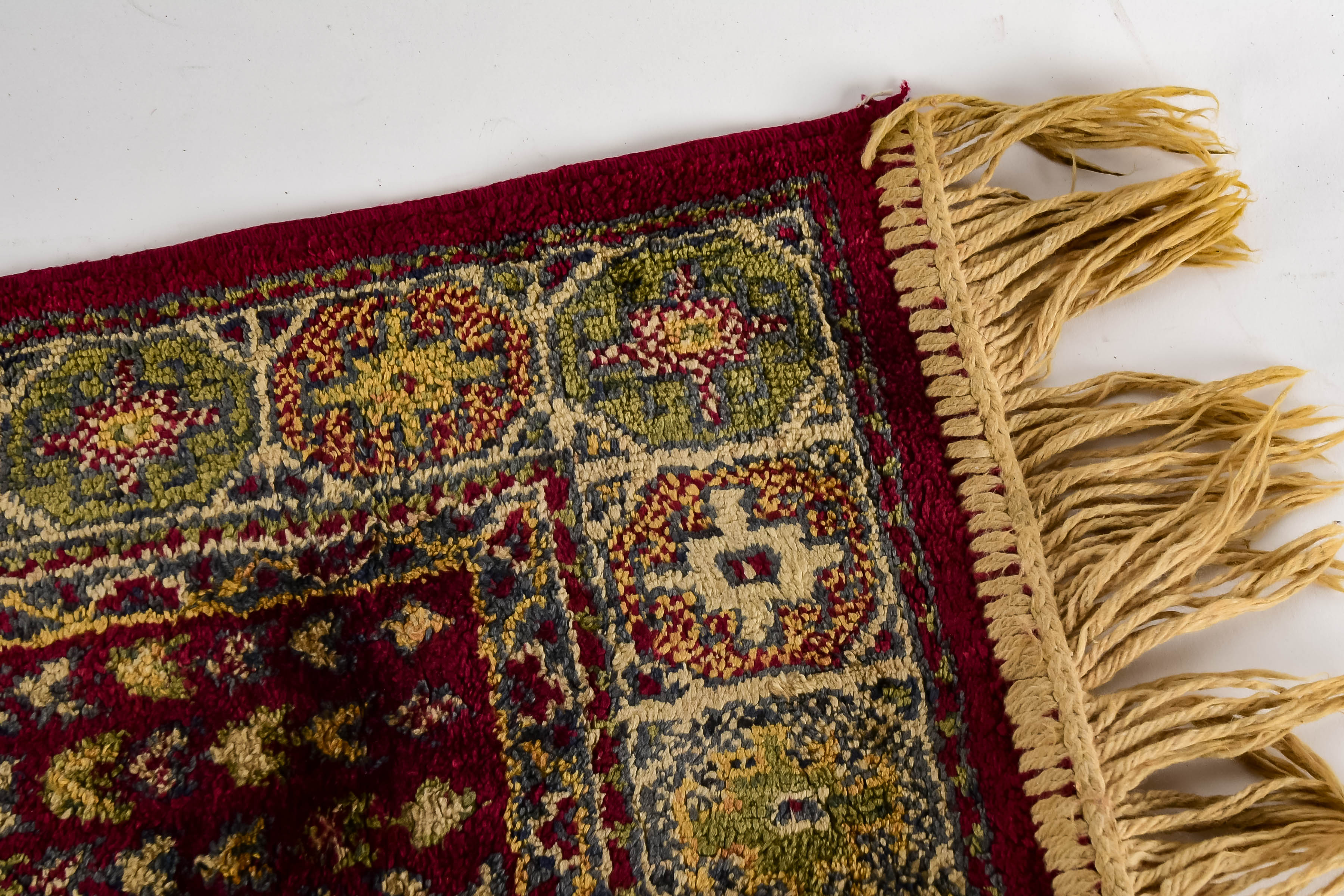 Machine-Made Bakhtiari-Style Wool Rug