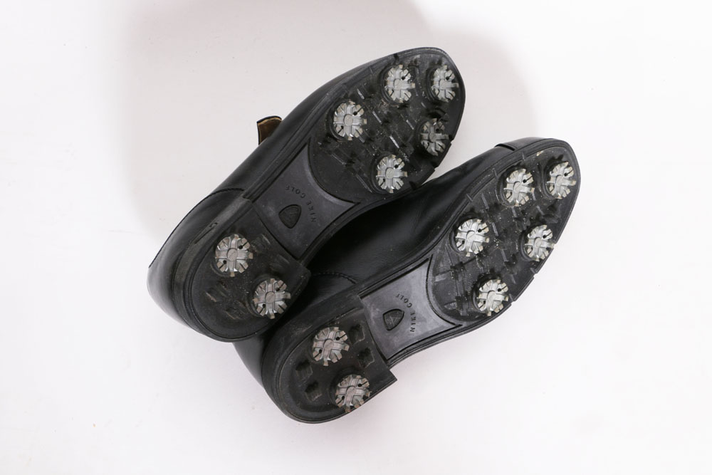 Mizuno Golf Bag with Umbrellas and Nike Air "Verdana Last" Golf Shoes