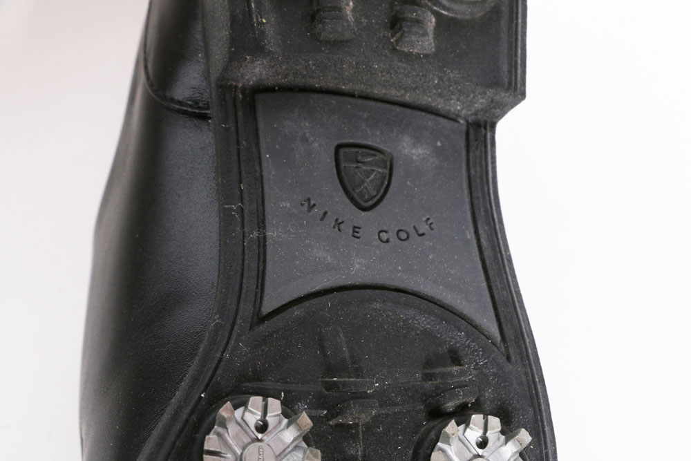 Mizuno Golf Bag with Umbrellas and Nike Air "Verdana Last" Golf Shoes