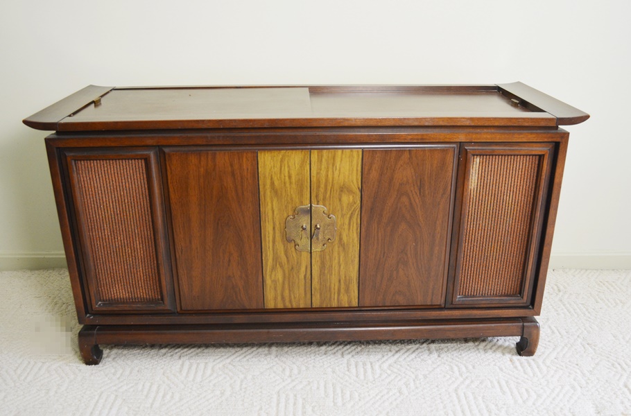 Magnavox Vintage Stereo Console With Asian Influenced Design