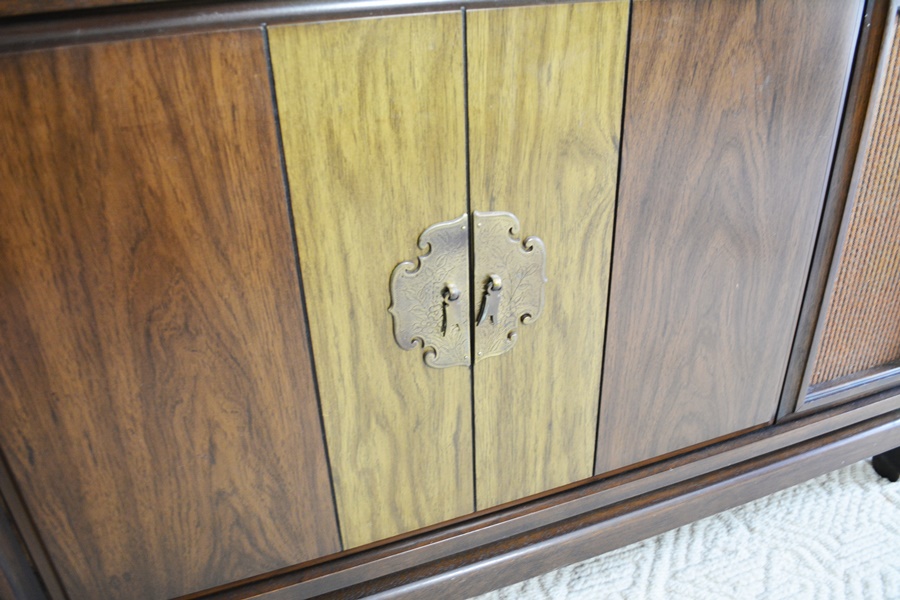 Magnavox Vintage Stereo Console With Asian Influenced Design