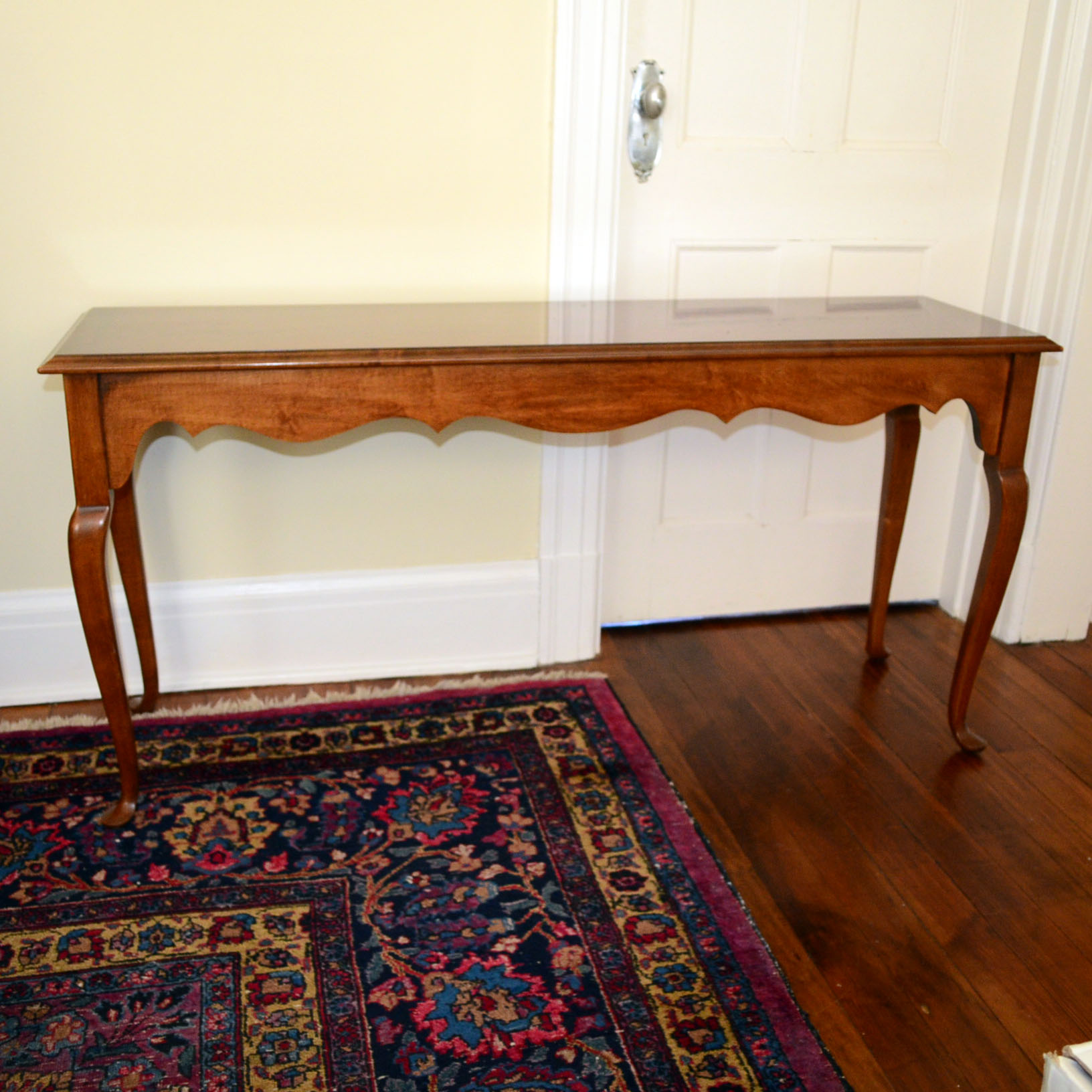 Lane Queen Anne Cherry Console Table