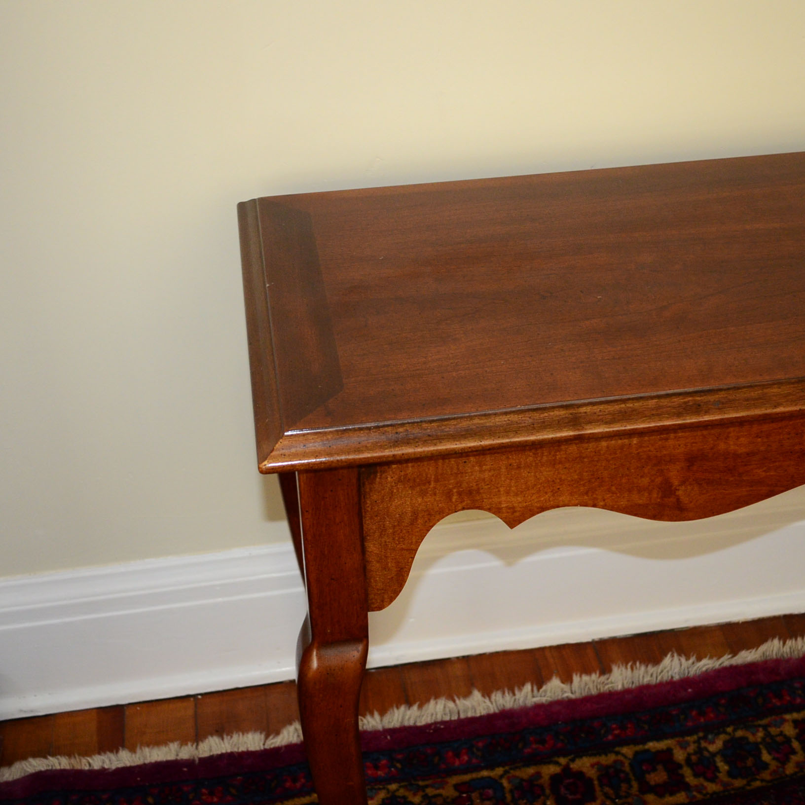 Lane Queen Anne Cherry Console Table