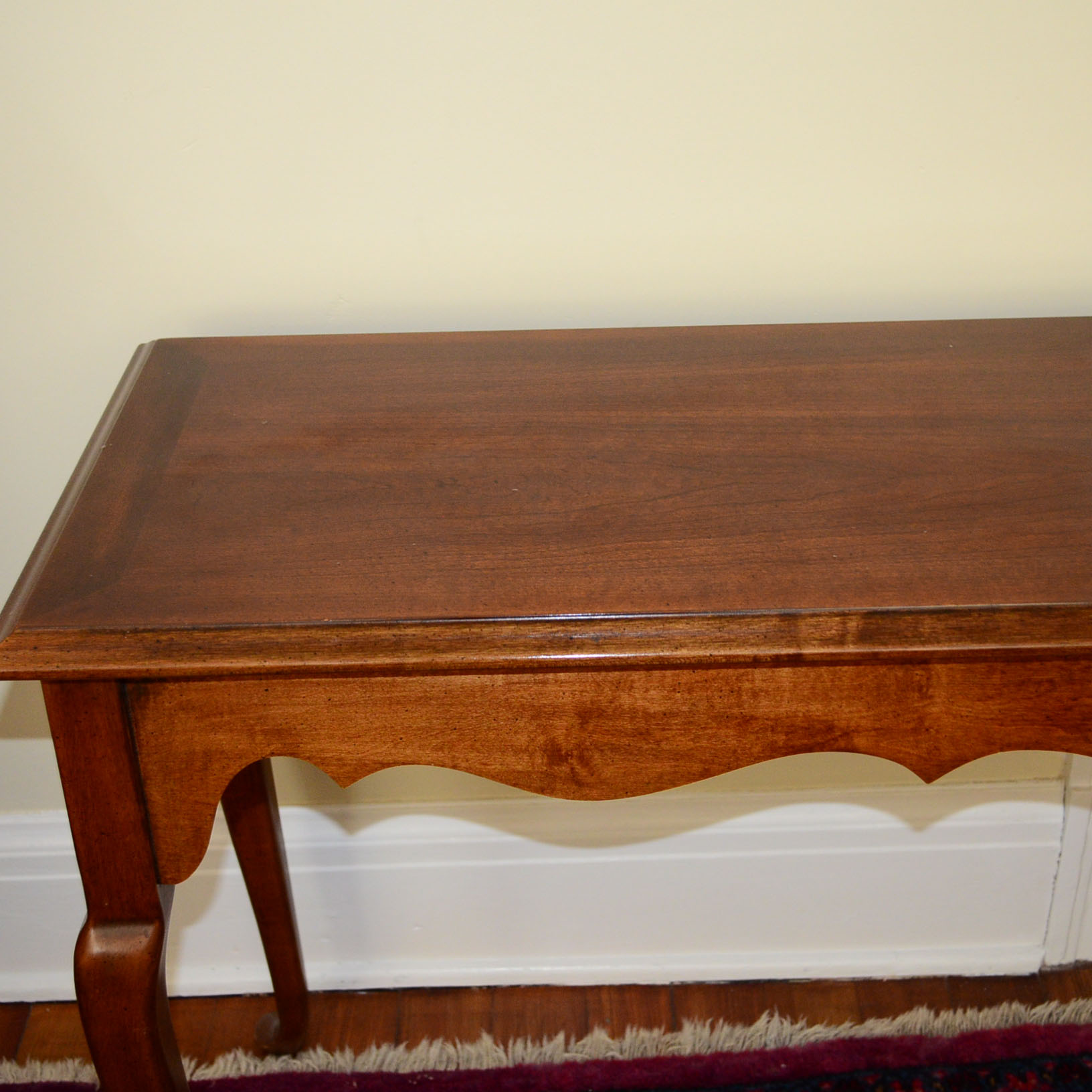 Lane Queen Anne Cherry Console Table