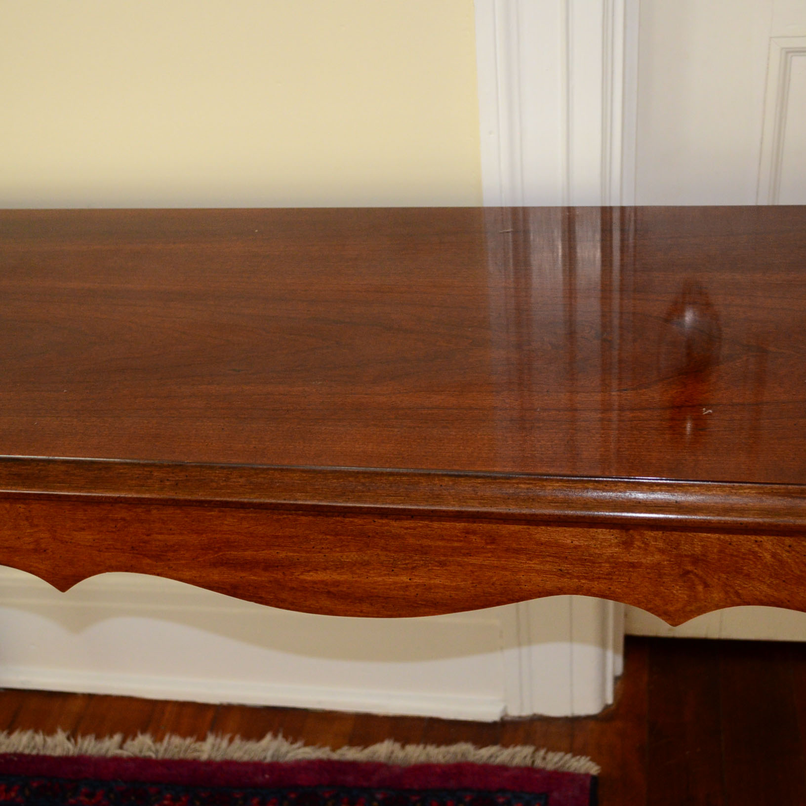 Lane Queen Anne Cherry Console Table