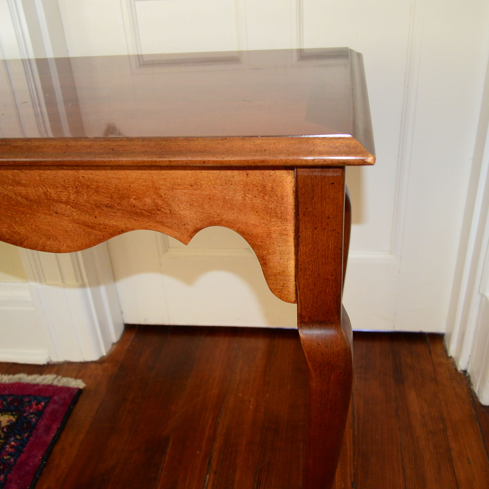 Lane Queen Anne Cherry Console Table