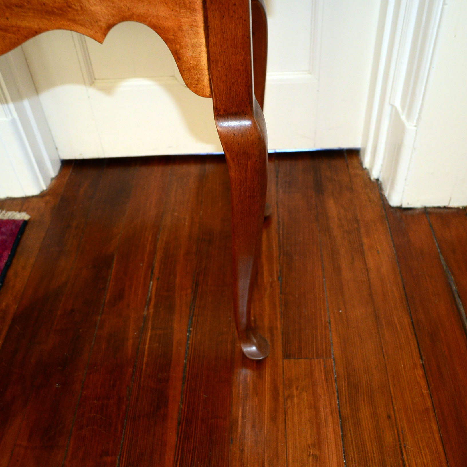 Lane Queen Anne Cherry Console Table