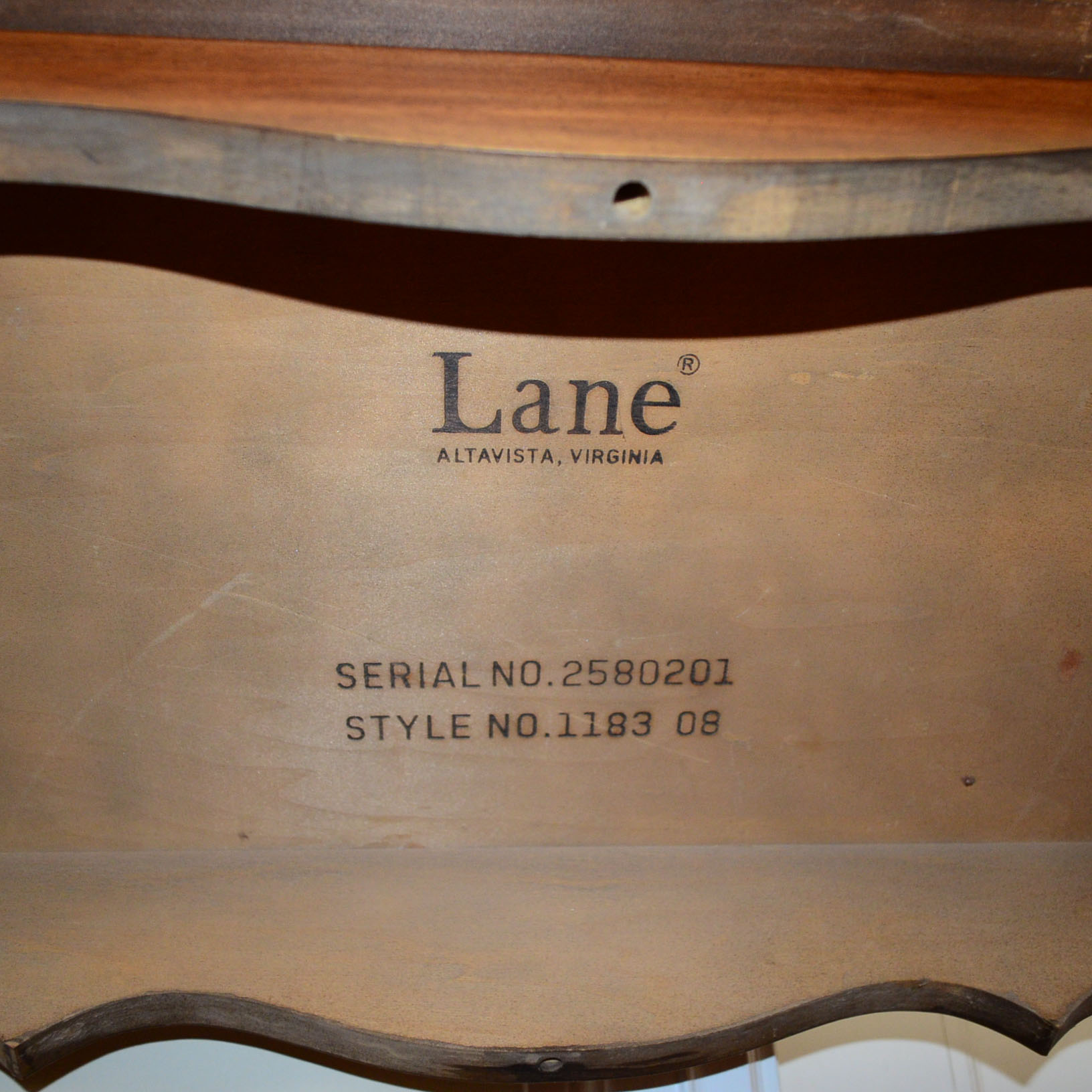 Lane Queen Anne Cherry Console Table