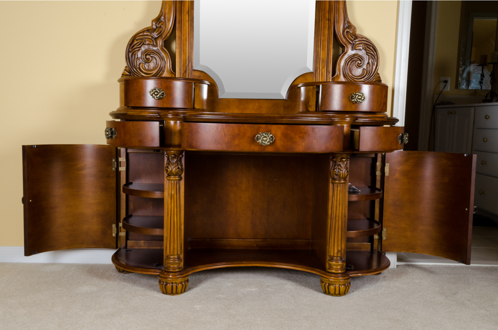 Pulaski Furniture Edwardian Vanity with Mirror