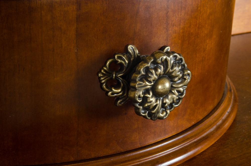 Pulaski Furniture Edwardian Vanity with Mirror