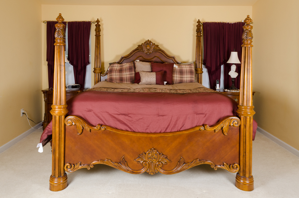 Pulaski Furniture Edwardian King-Sized Four-Poster Bed