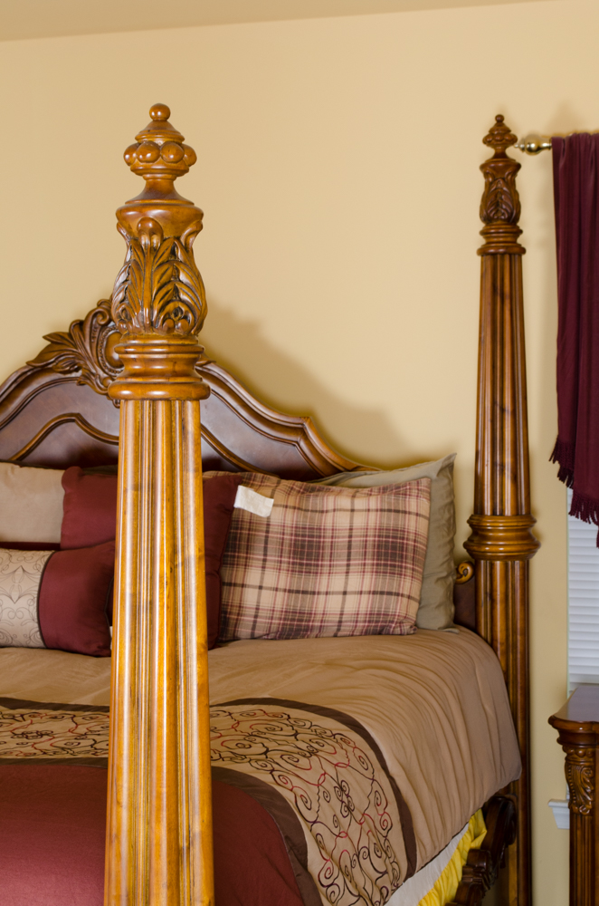 Pulaski Furniture Edwardian King-Sized Four-Poster Bed