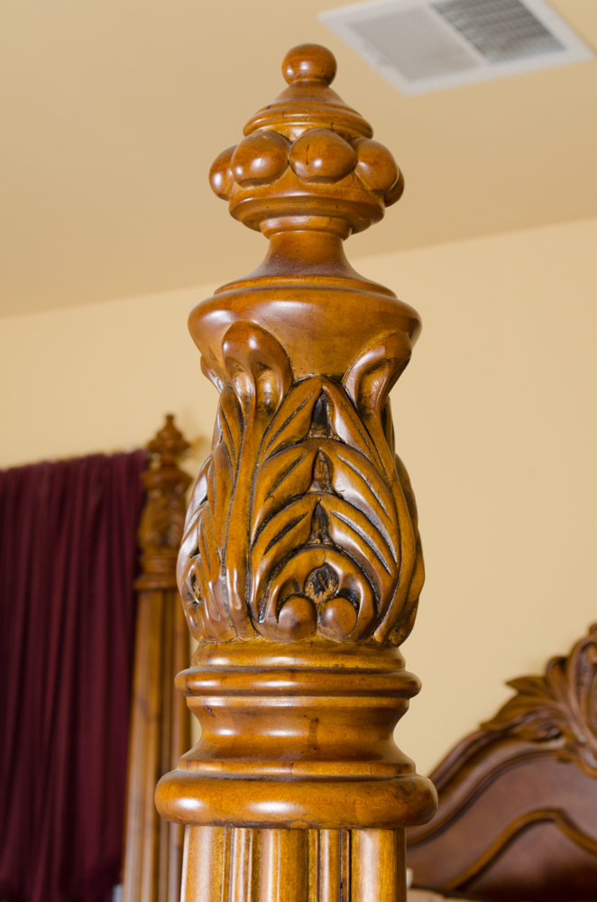 Pulaski Furniture Edwardian King-Sized Four-Poster Bed