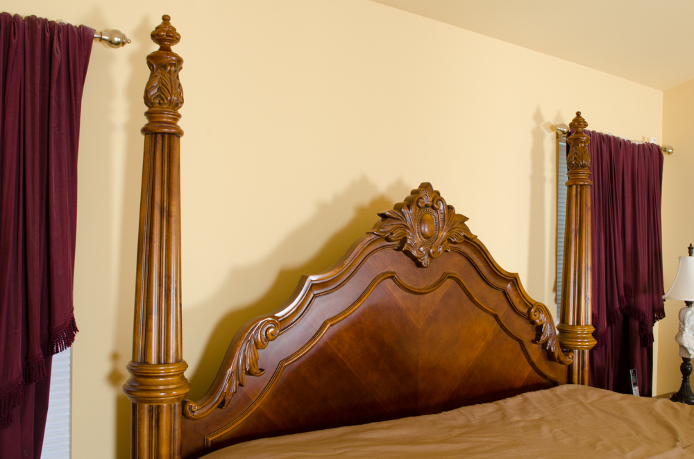 Pulaski Furniture Edwardian King-Sized Four-Poster Bed
