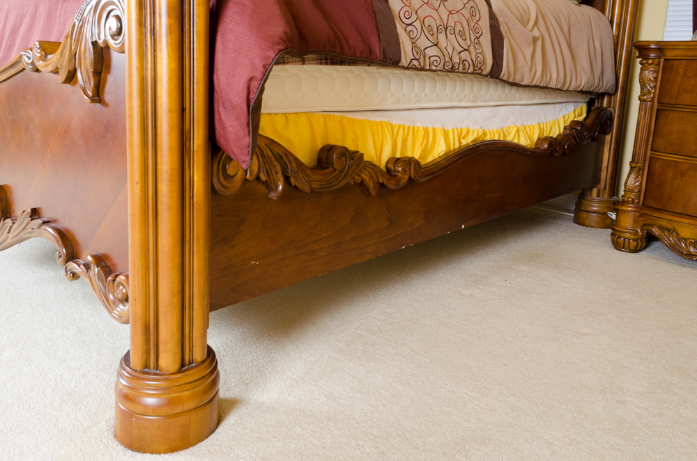 Pulaski Furniture Edwardian King-Sized Four-Poster Bed