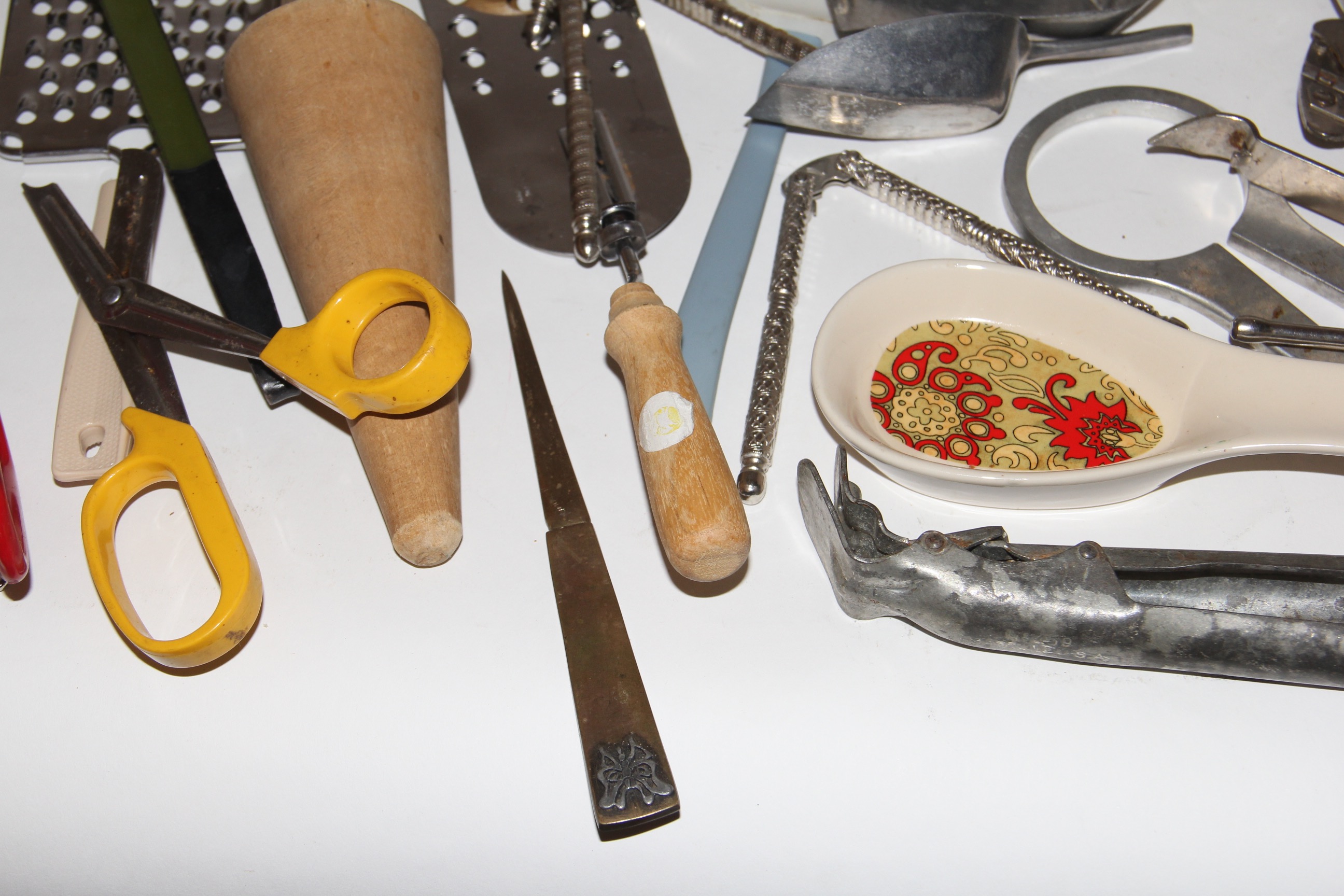 Collection of Vintage Kitchen Items