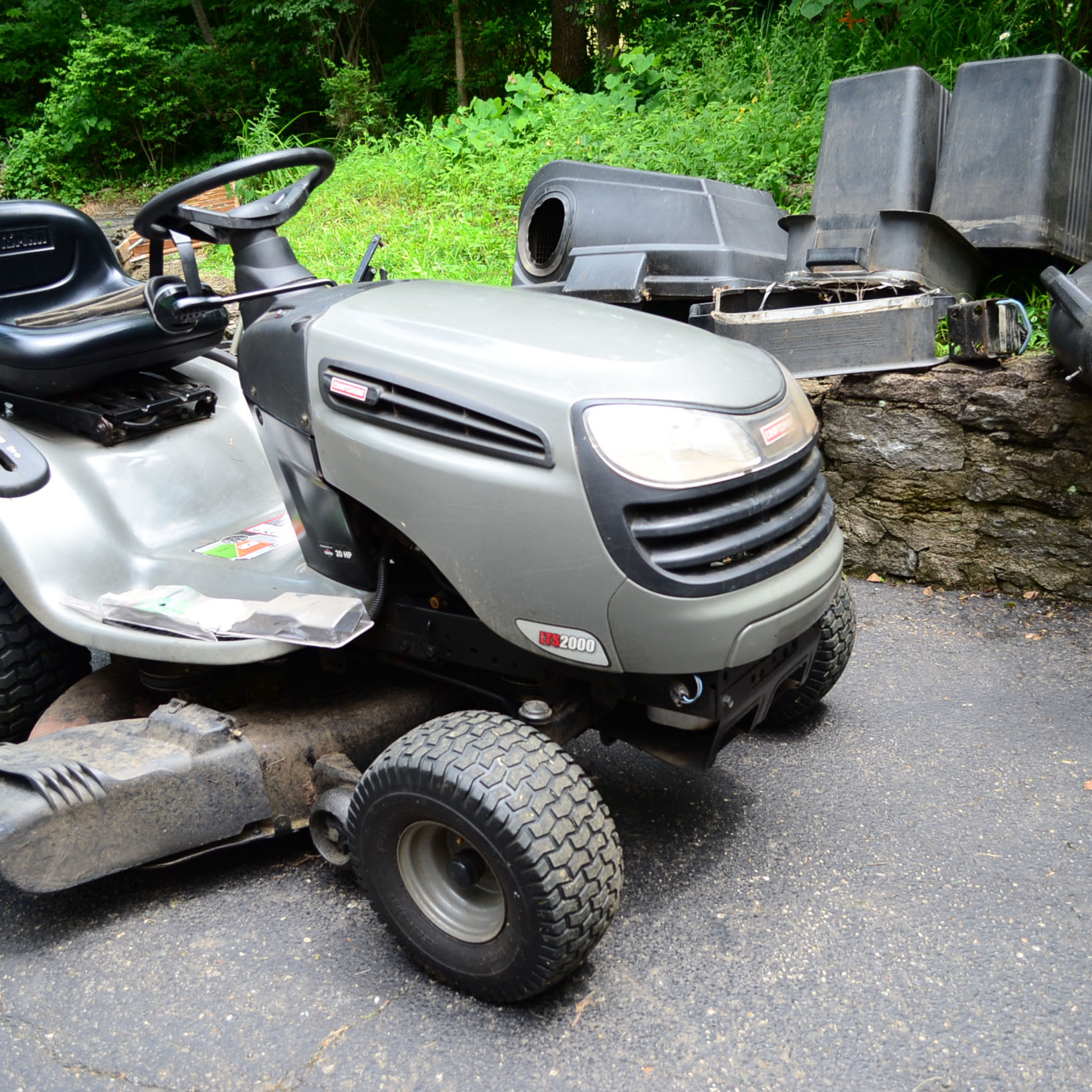 Craftsman LTS2000 42" Riding Lawn Tractor