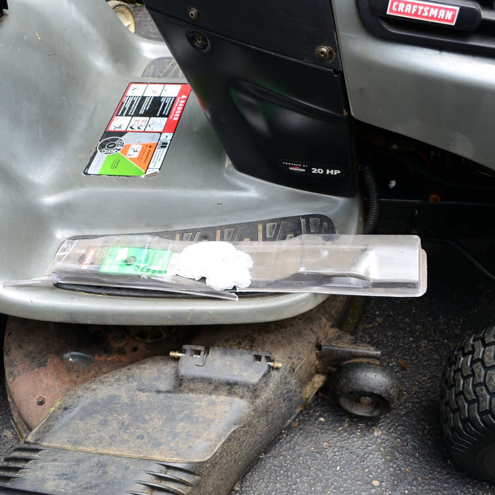 Craftsman LTS2000 42" Riding Lawn Tractor