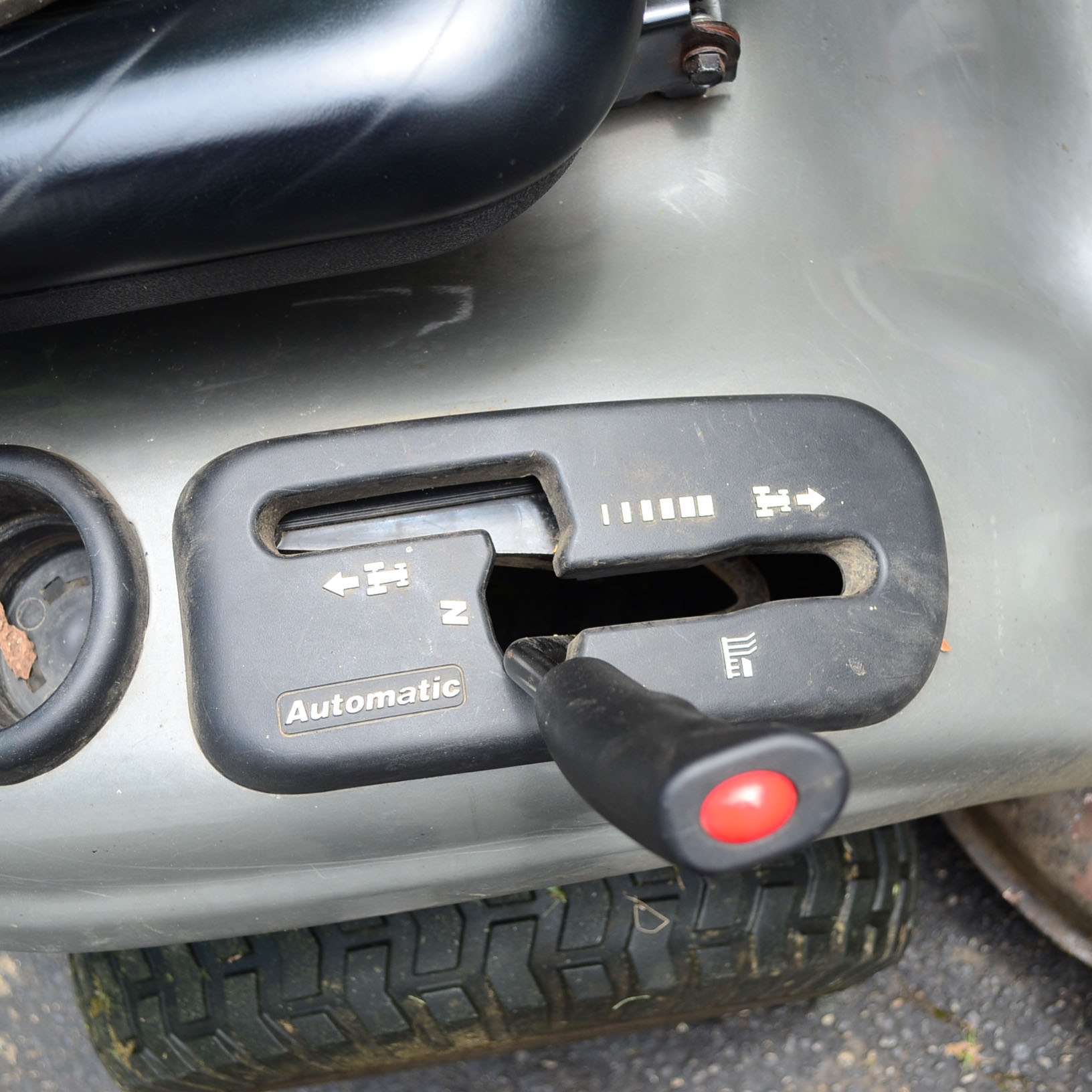 Craftsman LTS2000 42" Riding Lawn Tractor