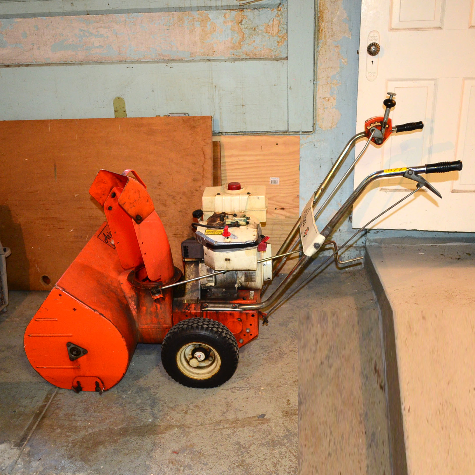 Ariens Sno-Thro Gas Powered Snowblower
