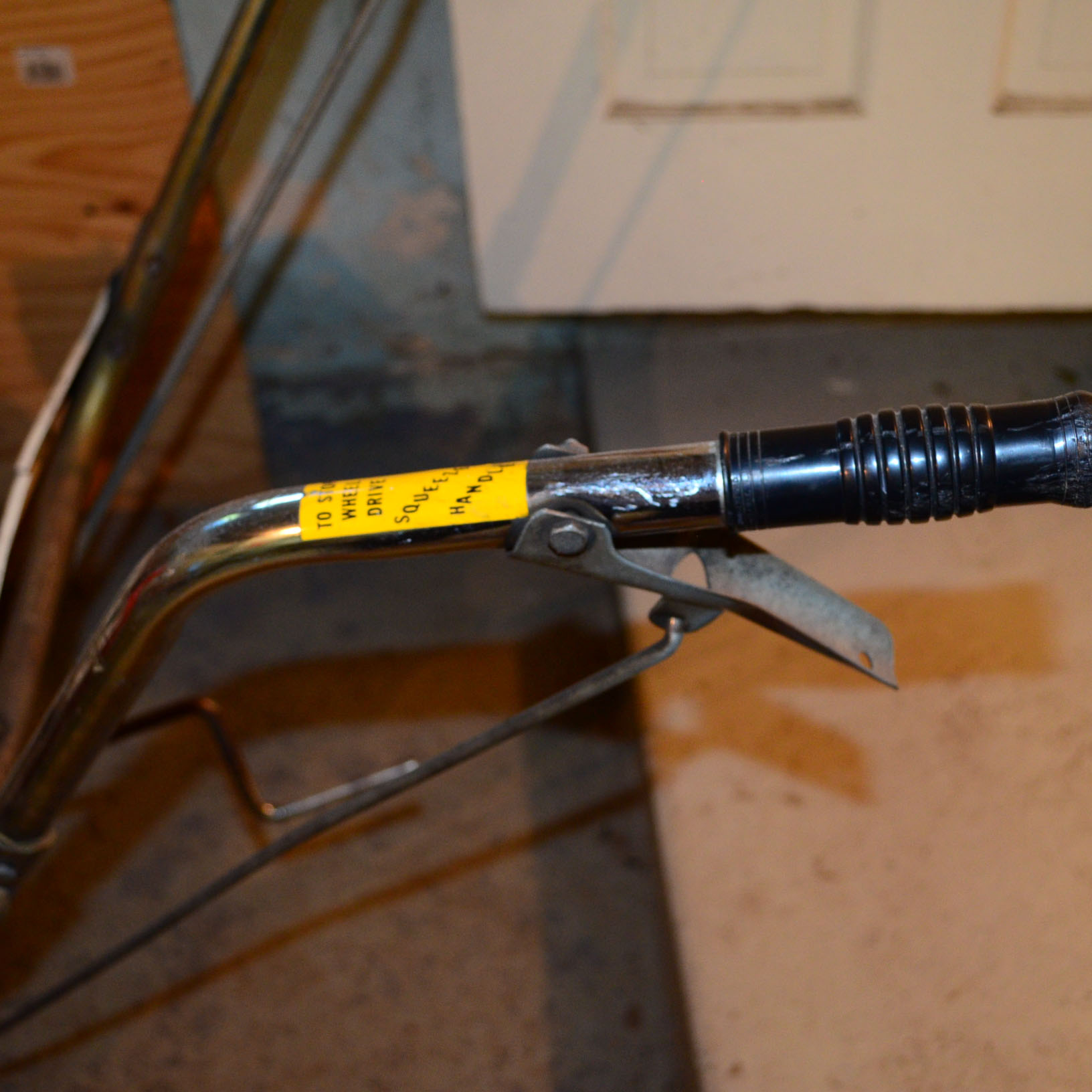 Ariens Sno-Thro Gas Powered Snowblower