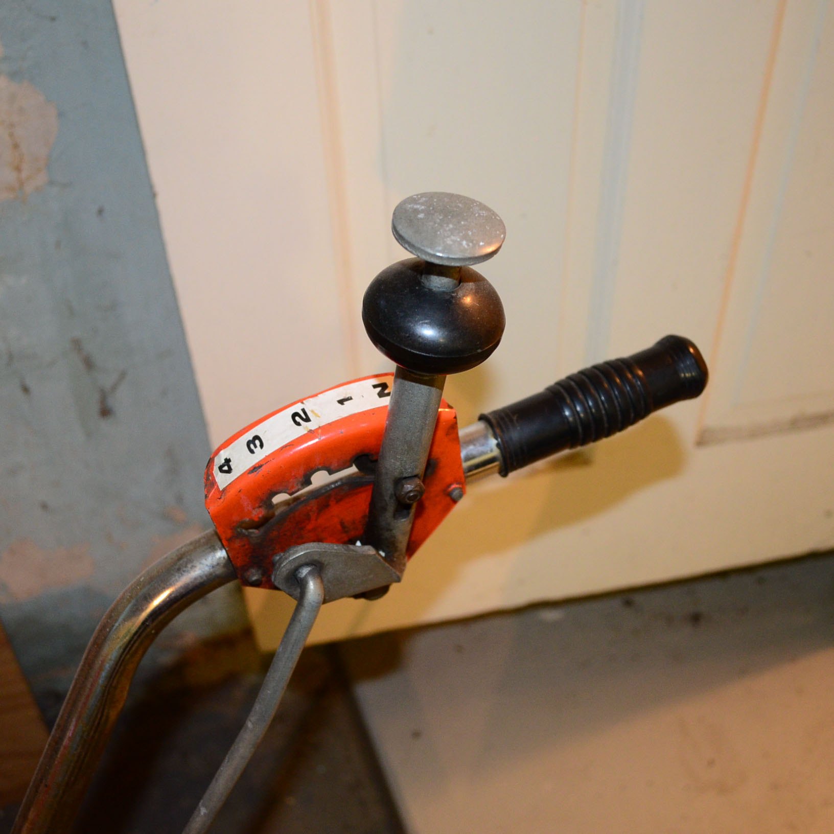 Ariens Sno-Thro Gas Powered Snowblower