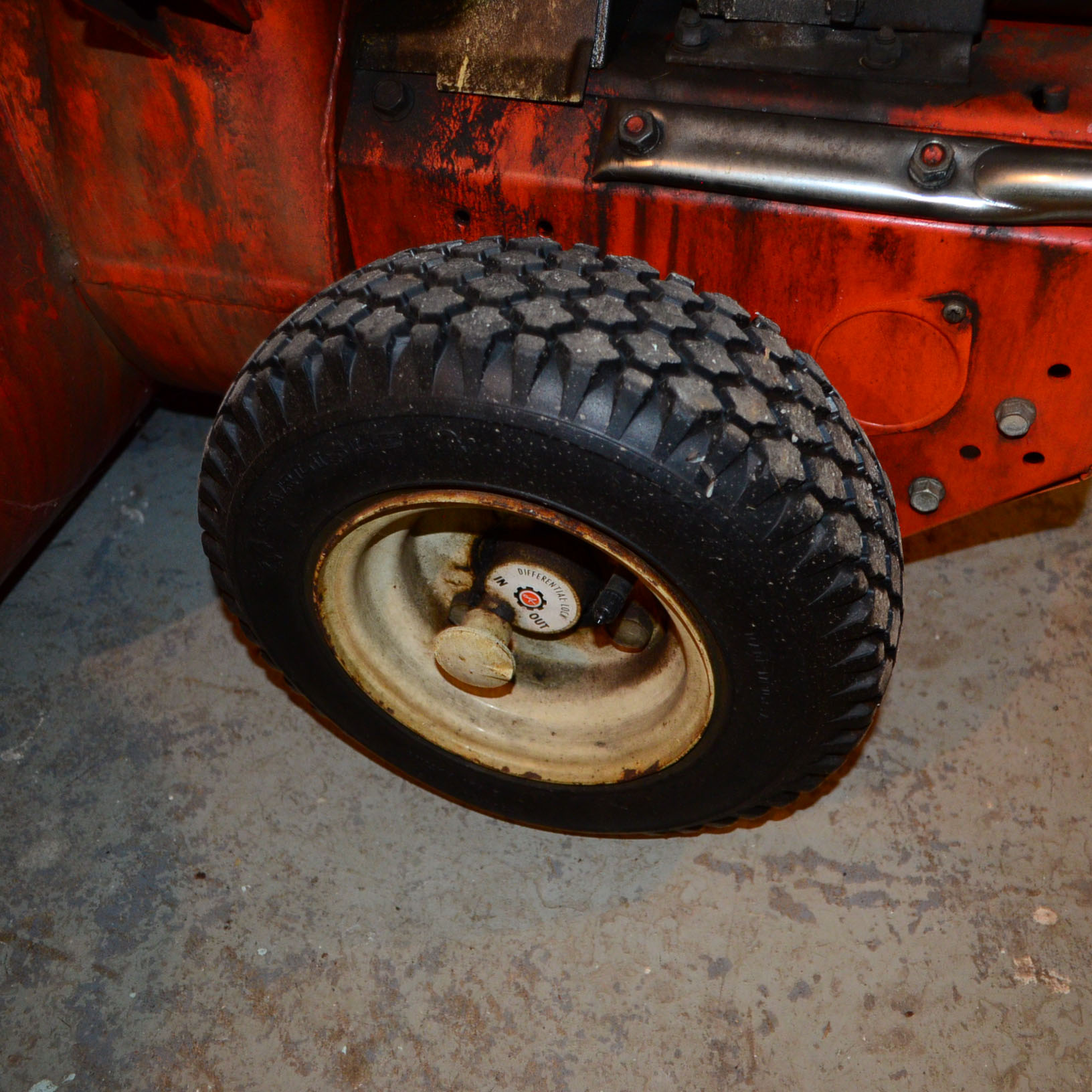 Ariens Sno-Thro Gas Powered Snowblower