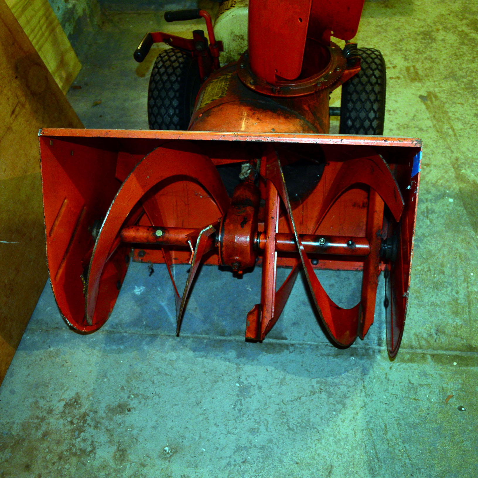 Ariens Sno-Thro Gas Powered Snowblower