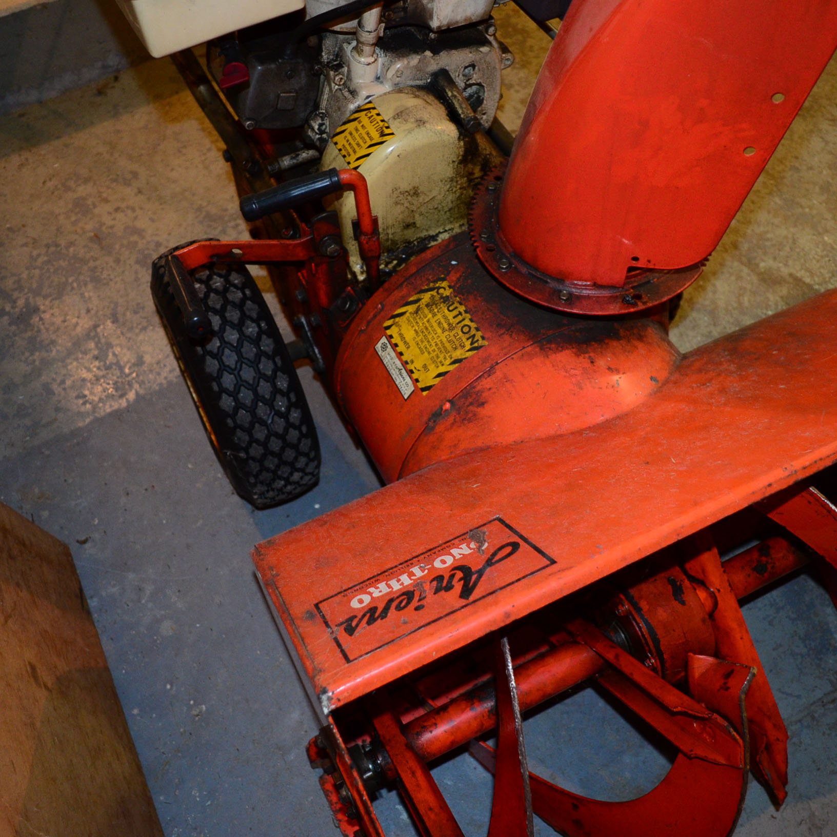 Ariens Sno-Thro Gas Powered Snowblower