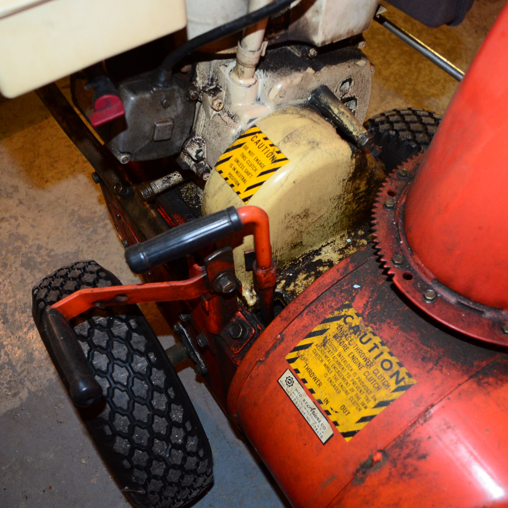 Ariens Sno-Thro Gas Powered Snowblower