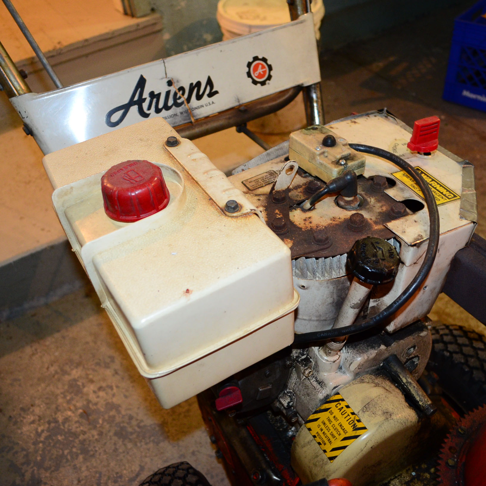 Ariens Sno-Thro Gas Powered Snowblower