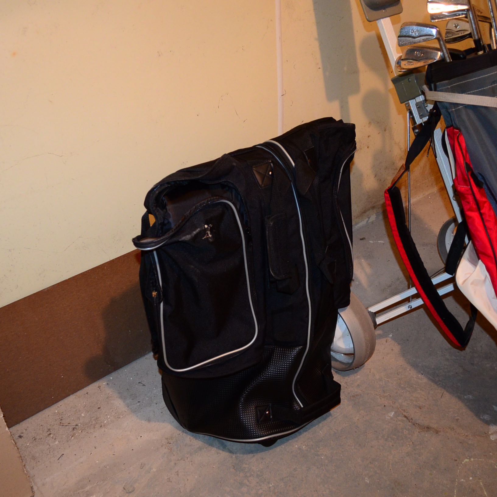 Vintage Golf Clubs & Metal Caddy