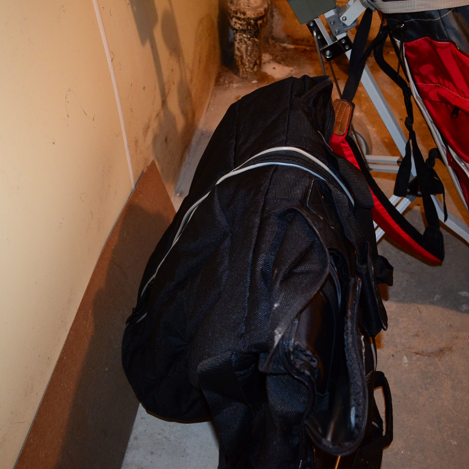 Vintage Golf Clubs & Metal Caddy