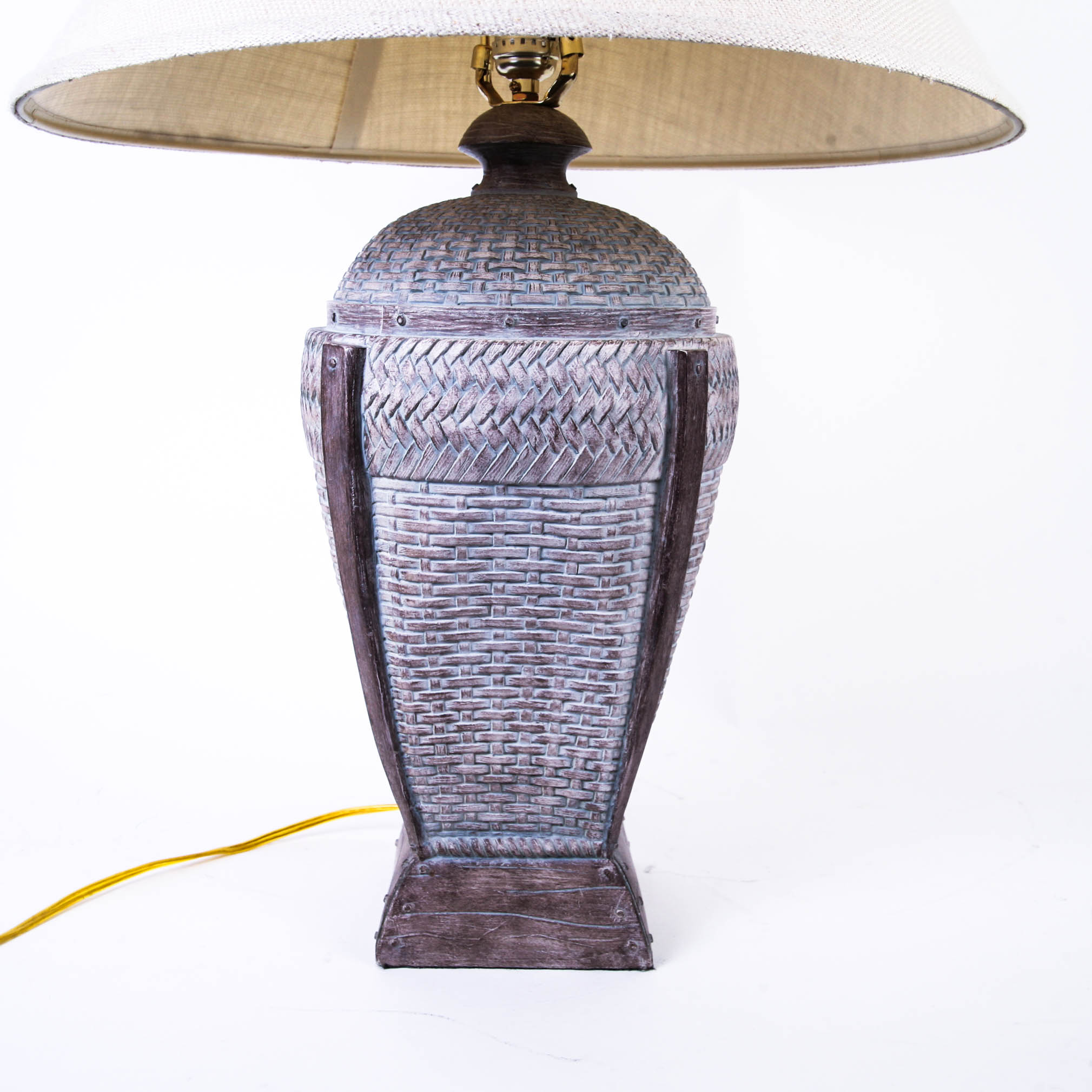 Decorative Basket Weave Table Lamp