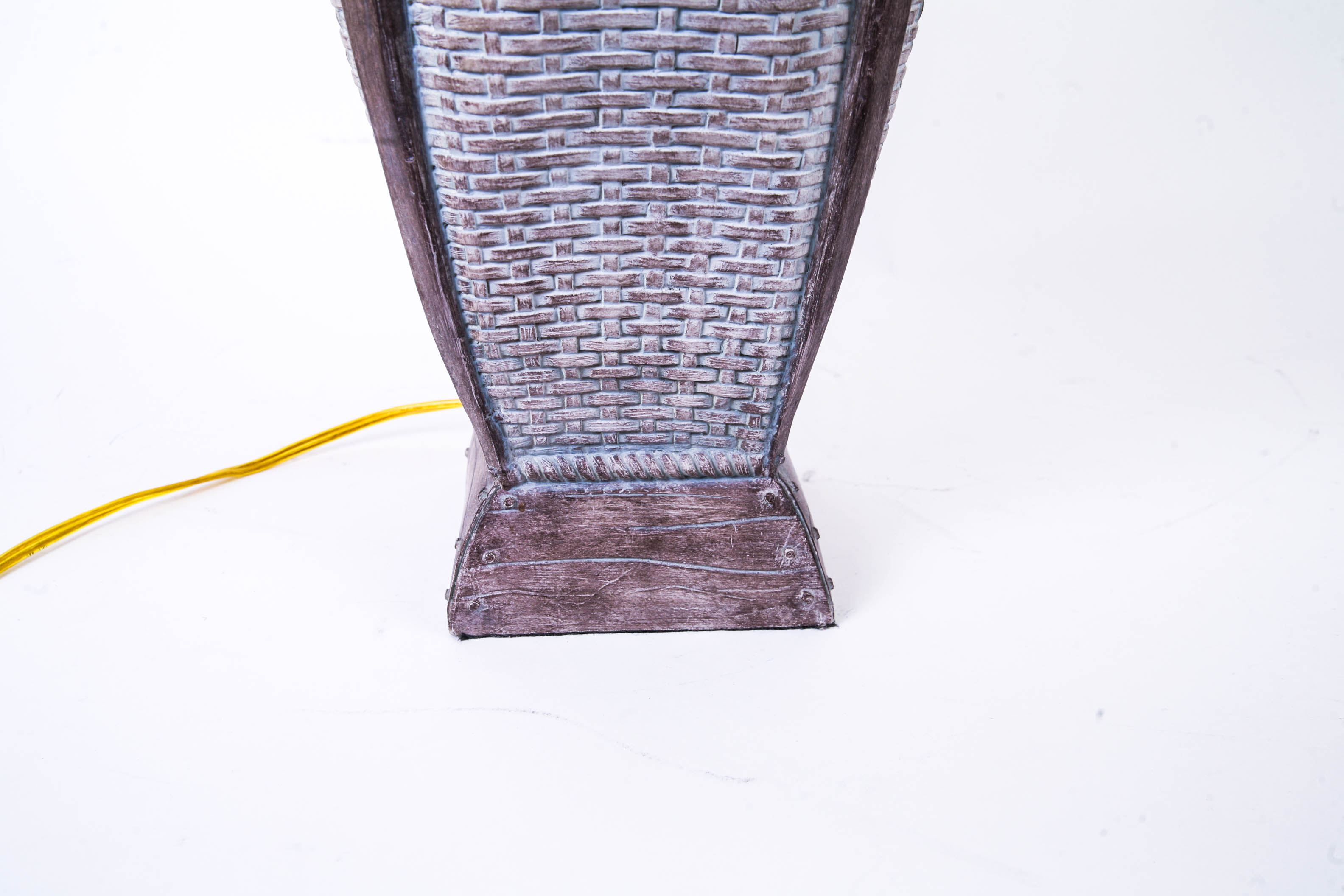 Decorative Basket Weave Table Lamp