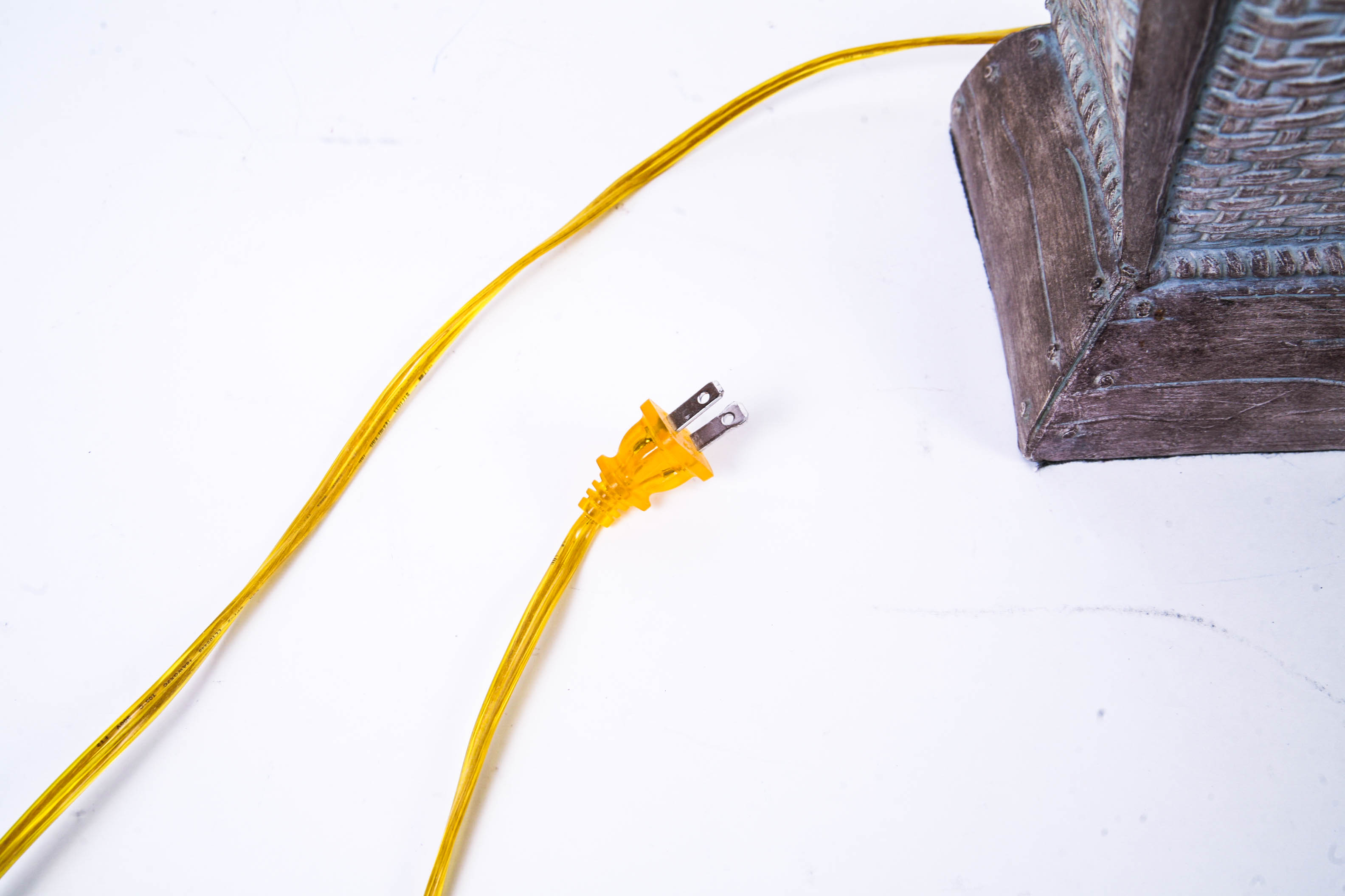 Decorative Basket Weave Table Lamp