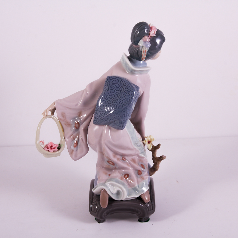 Lladro Porcelain  "Michiko" Figurine