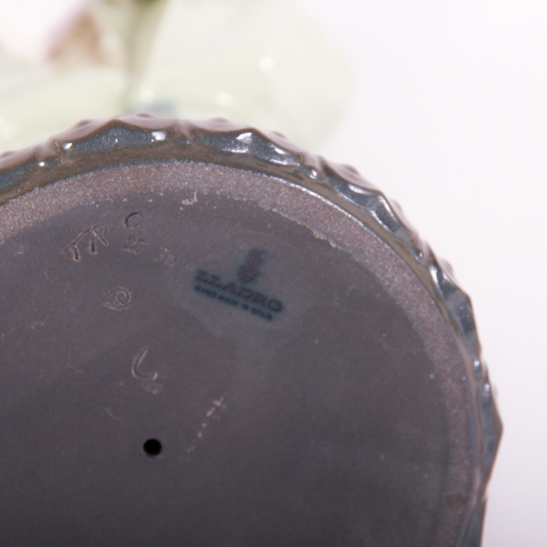 Lladro Porcelain "Japanese With Parasol" Figurine