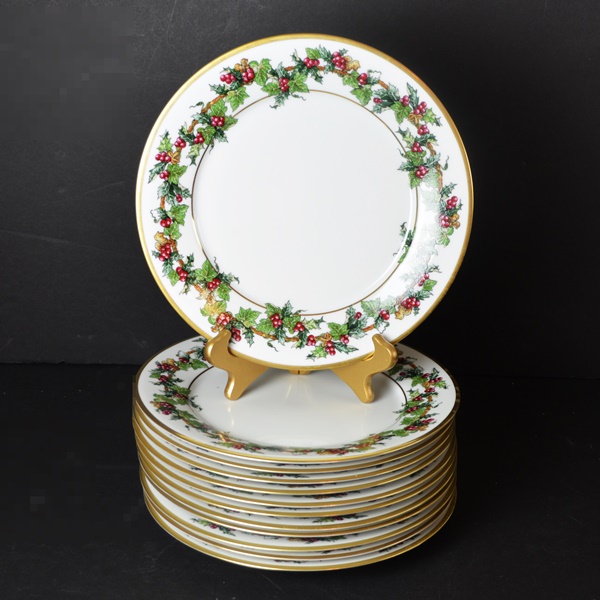 Twelve The Holly and the Ivy Royal Gallery Dinner Plates