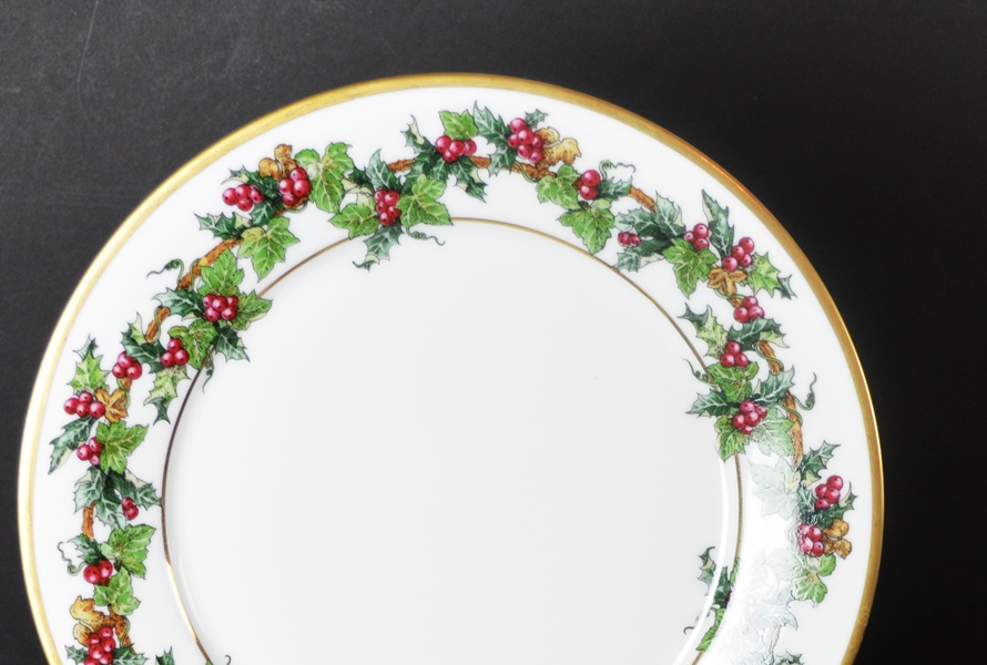 Twelve The Holly and the Ivy Royal Gallery Dinner Plates