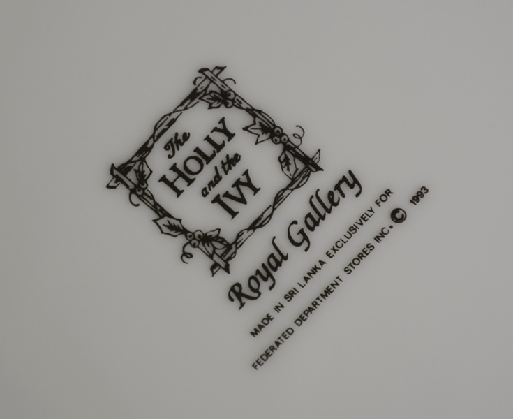 Twelve The Holly and the Ivy Royal Gallery Dinner Plates