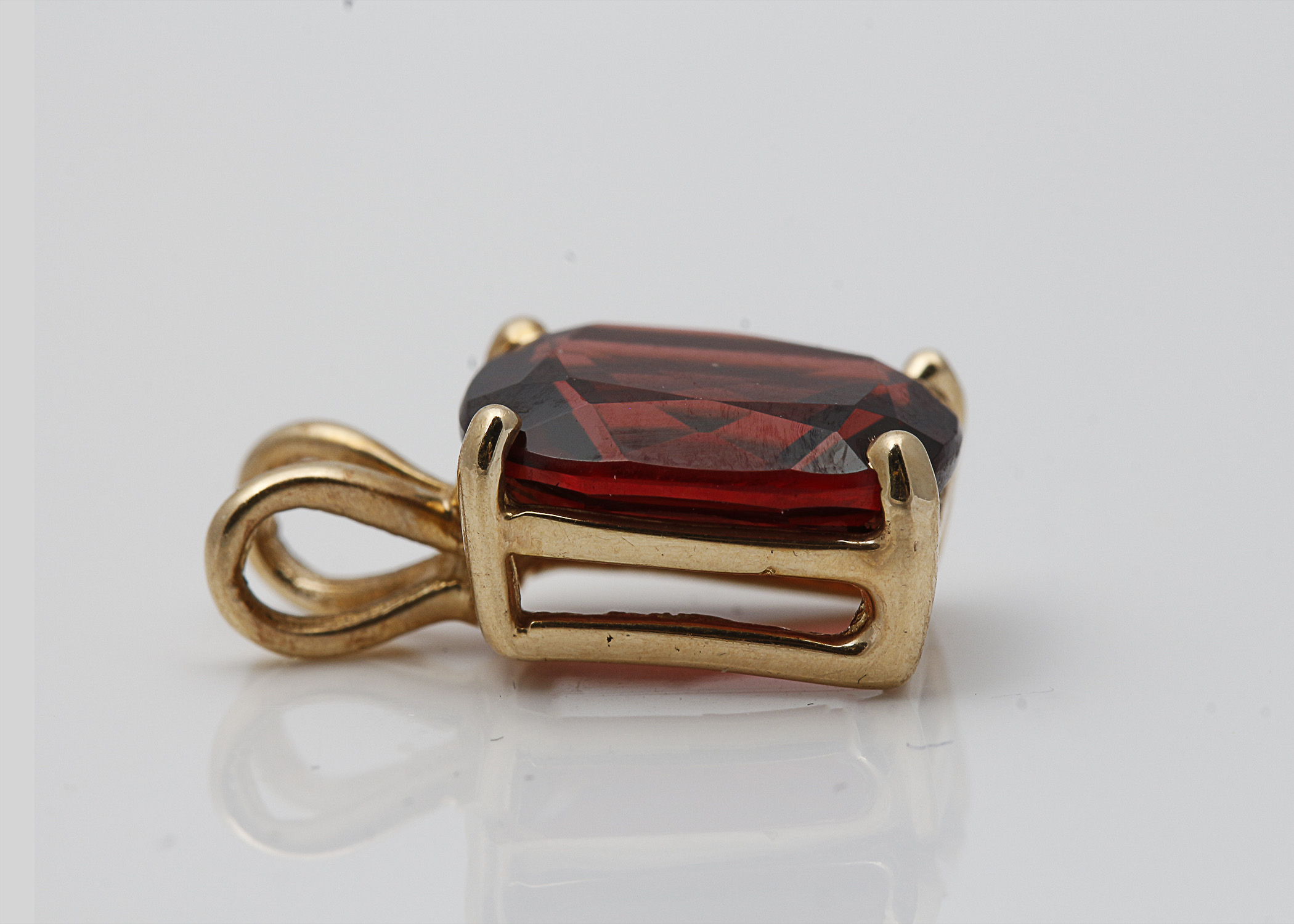 14K Yellow Gold Garnet Pendant