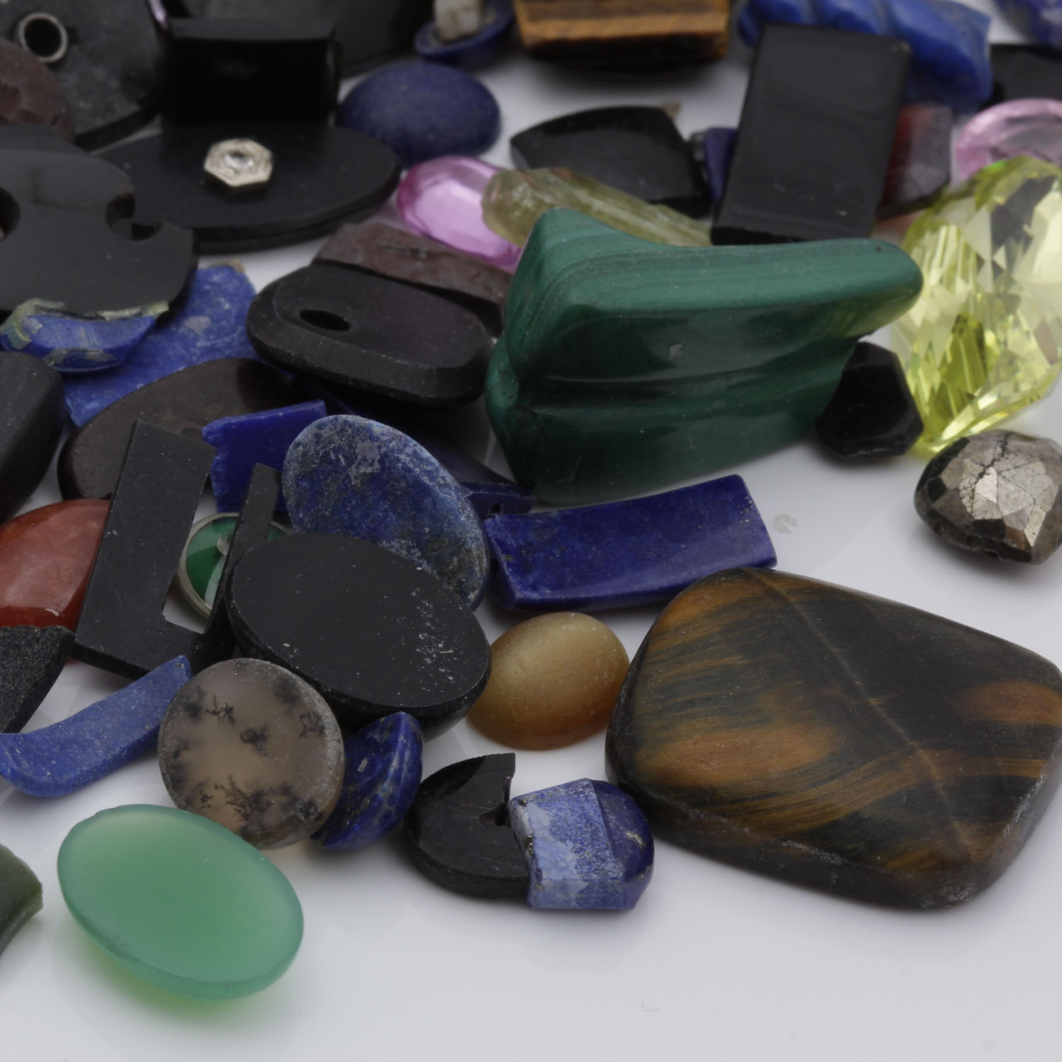 712 Carat Mixed Bag of Gemstones