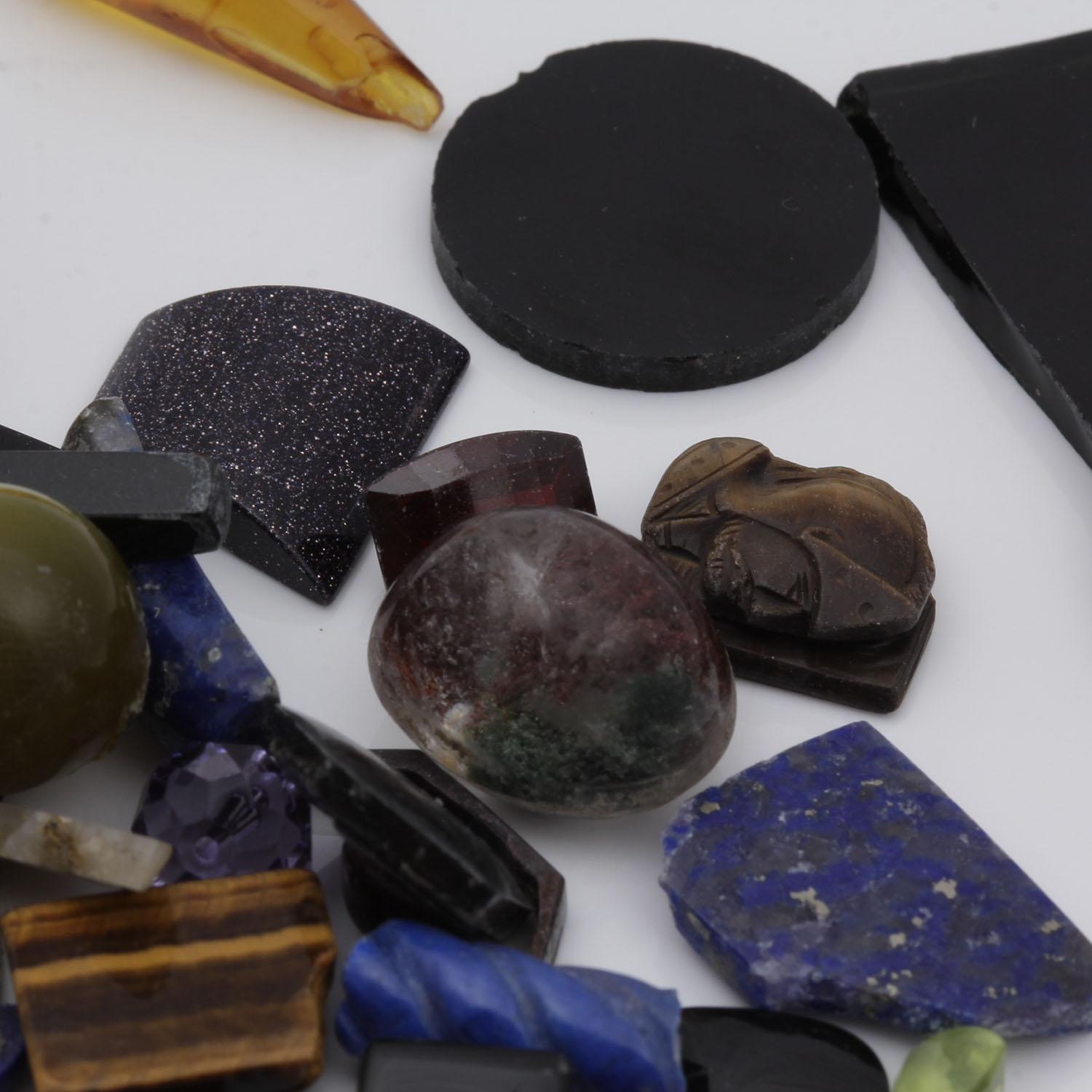 712 Carat Mixed Bag of Gemstones