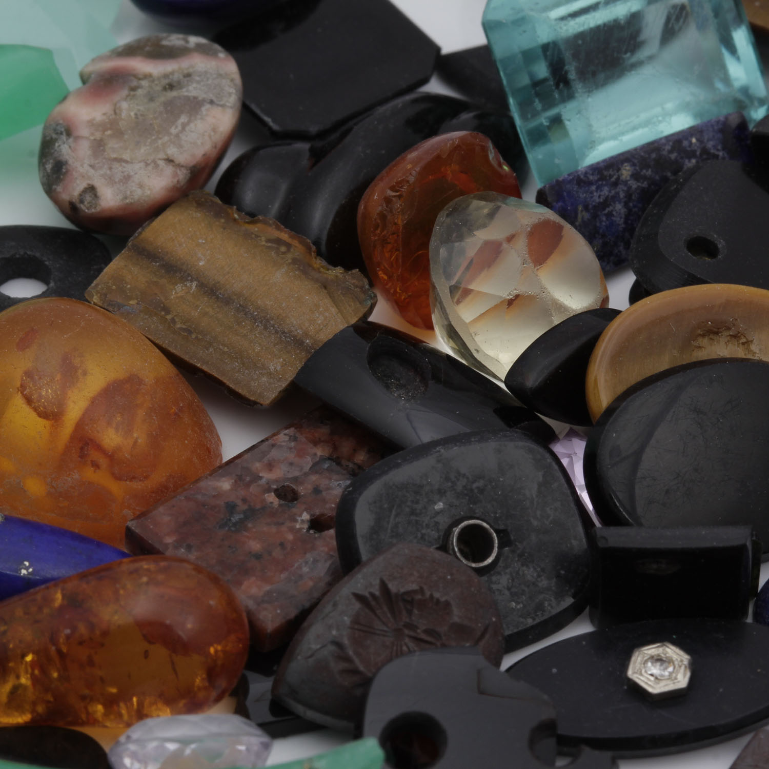 712 Carat Mixed Bag of Gemstones