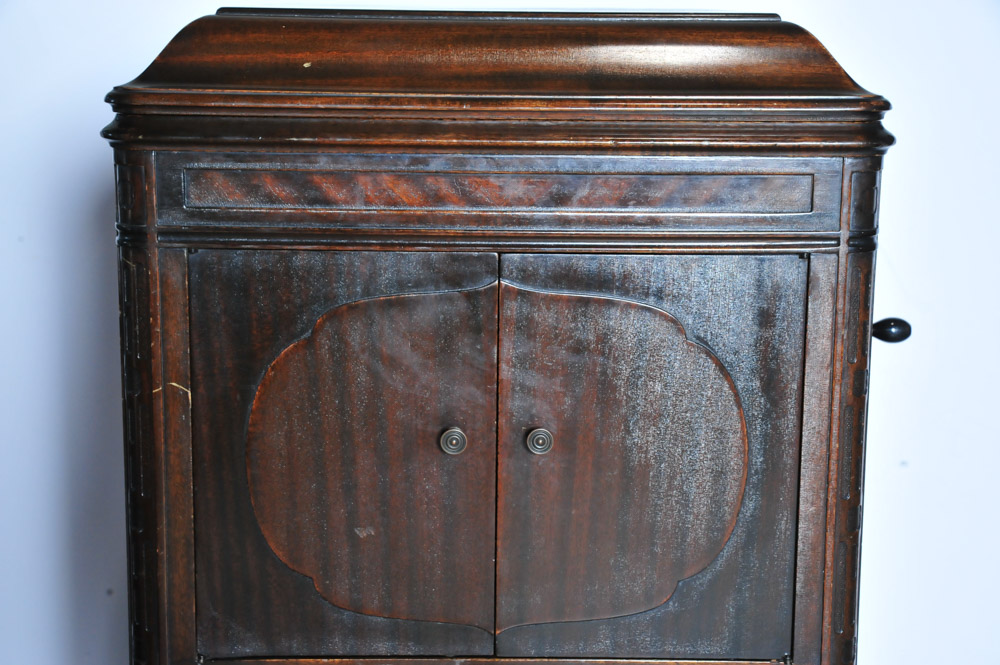 Semi-Antique Victor VV-370 "Designer" Upright Victrola