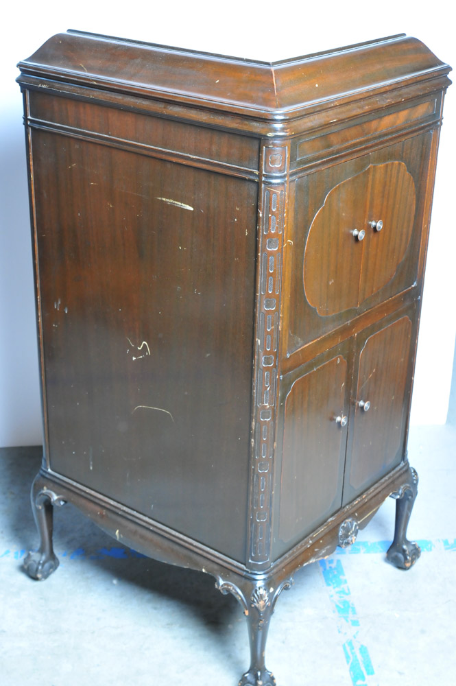 Semi-Antique Victor VV-370 "Designer" Upright Victrola