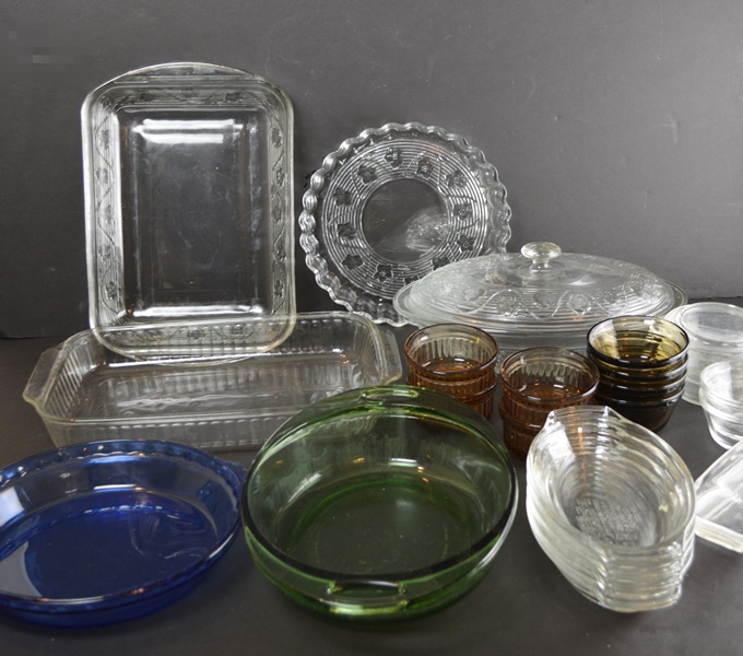 Collection of Pyrex and Anchor Hocking Glass Bakeware