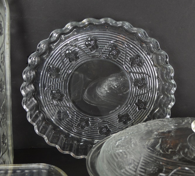 Collection of Pyrex and Anchor Hocking Glass Bakeware
