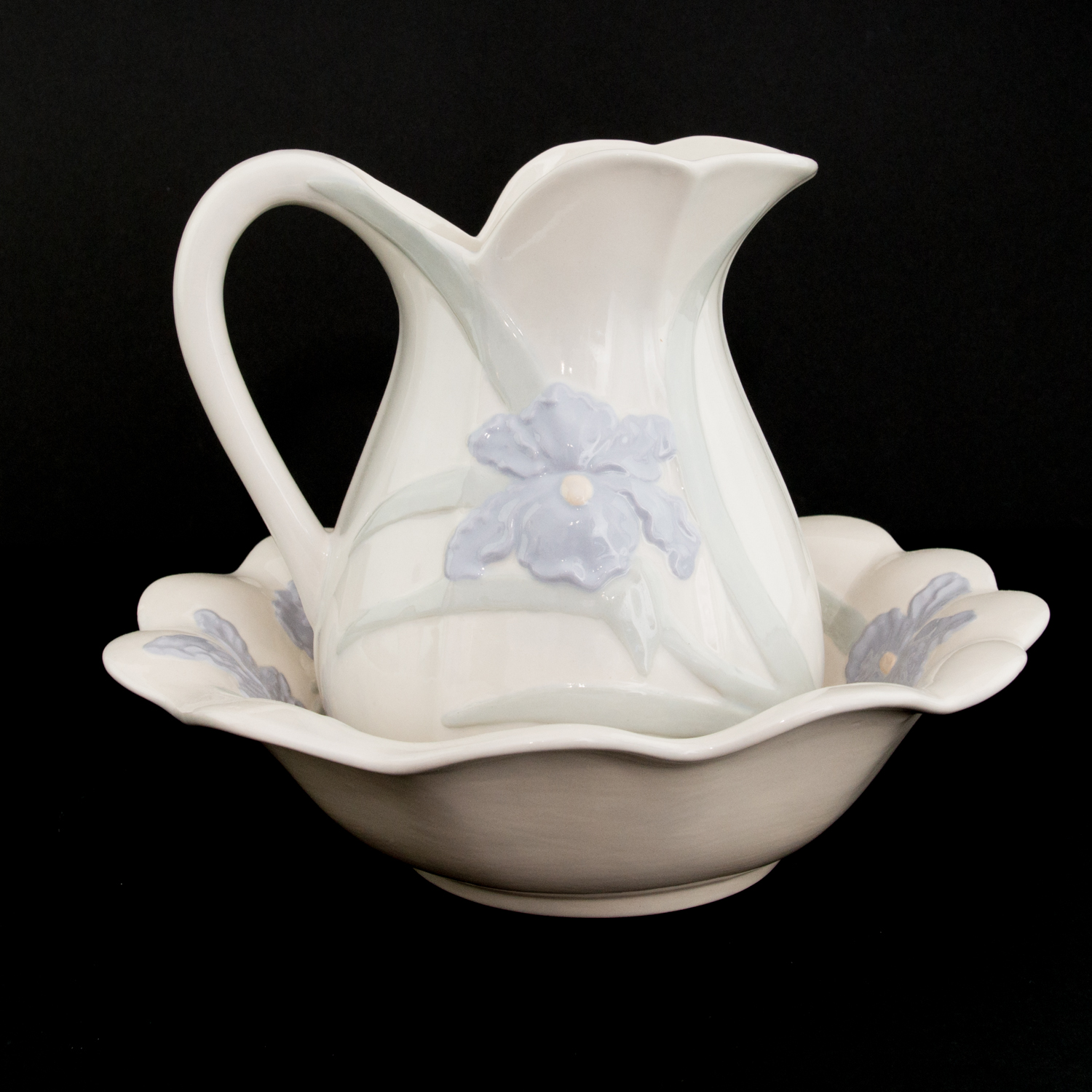 Wash Basin, Pitcher, and Vase